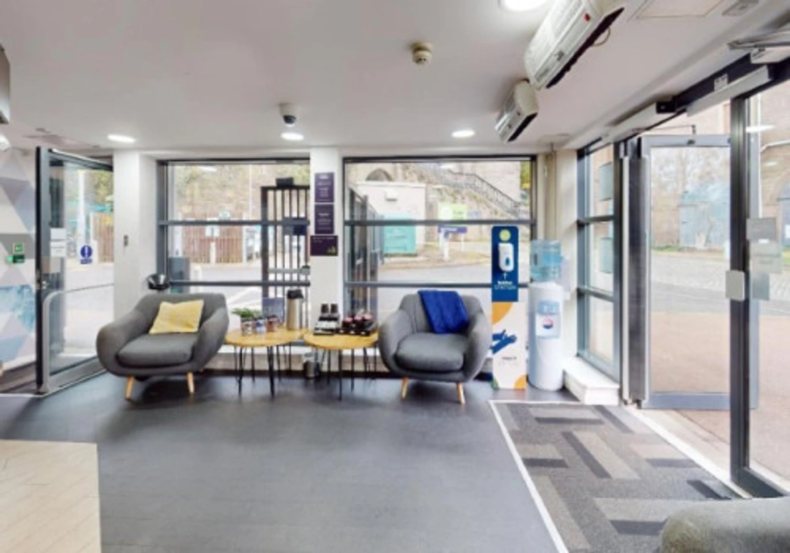 Zimmer in Studentenwohnung in  zu vermieten, voll möbliert