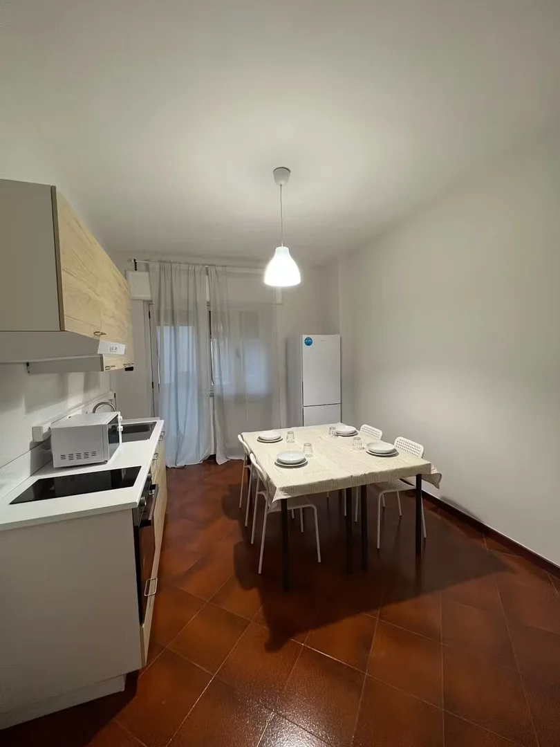 Habitación estudiantil funcional perfecta para estudiar en