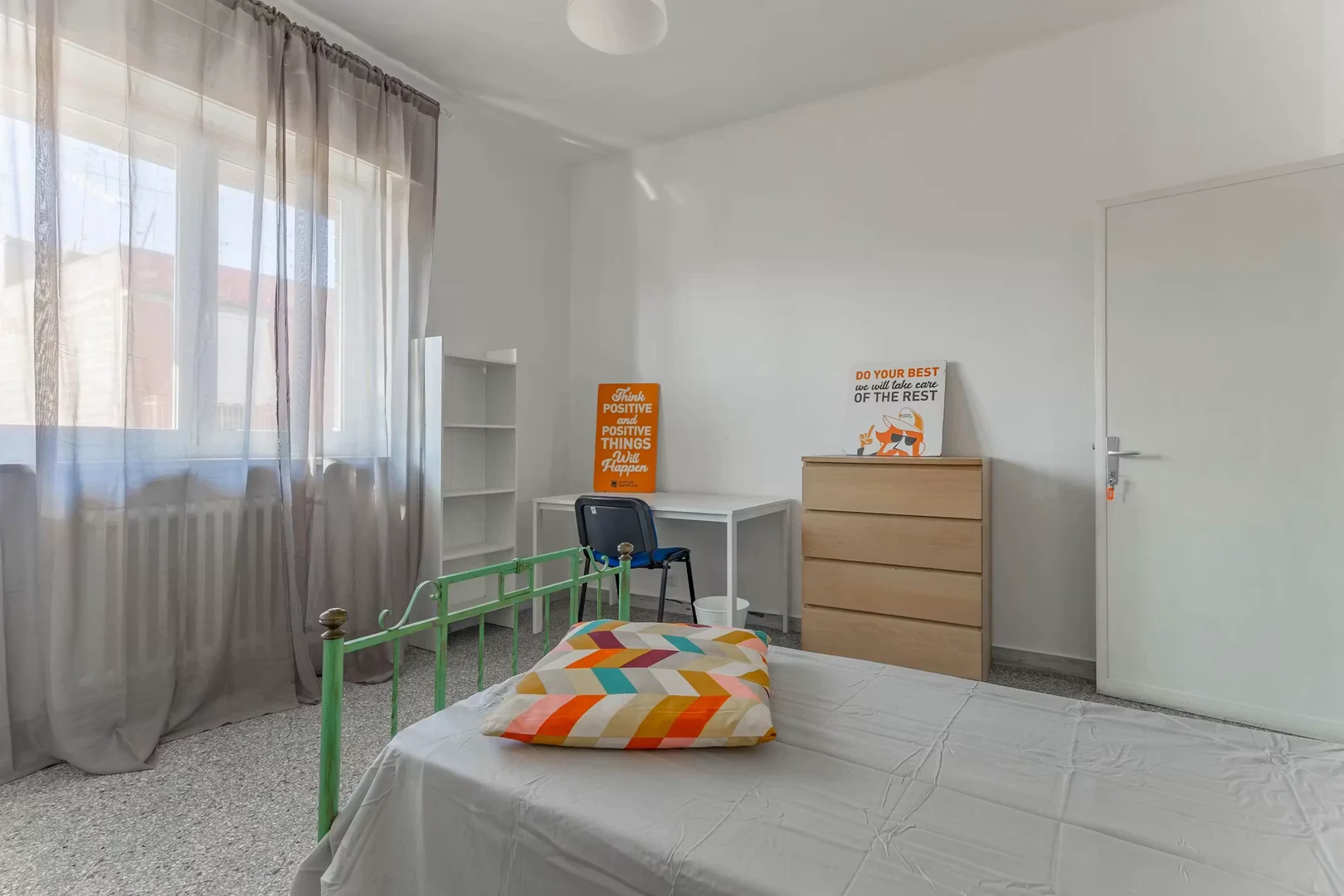 Habitación para estudiantes en  con modernas comodidades