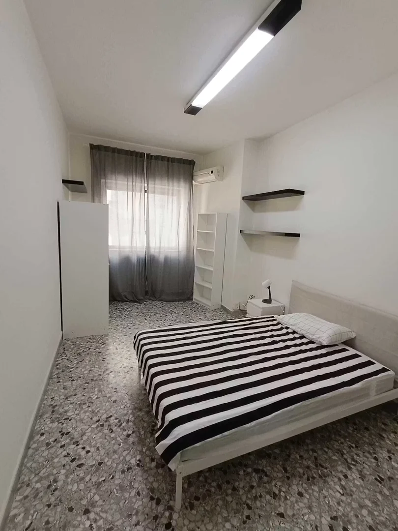 Quarto amigo do estudante em  com comodidades modernas