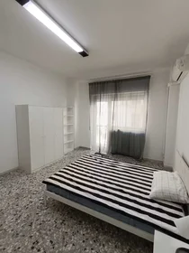 Özel oda konumu Piazza G. Garibaldi, , 1 7 görüntüsü