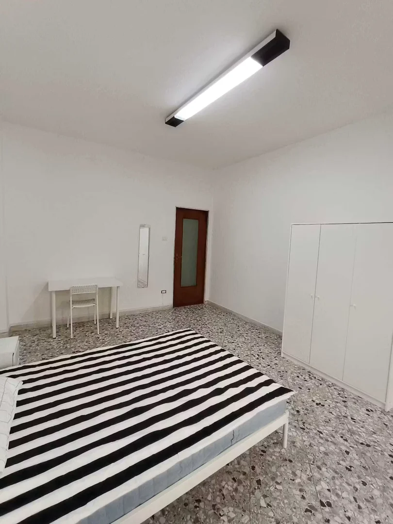 'de öğrenci dairesinde, tamamen mobilyalı kiralık oda