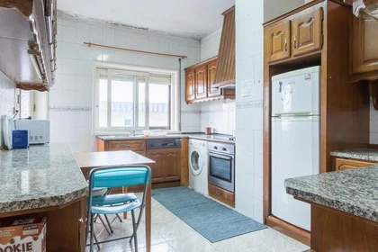 Quarto privado em Rua de Costa Cabral, imagem 11 de 30