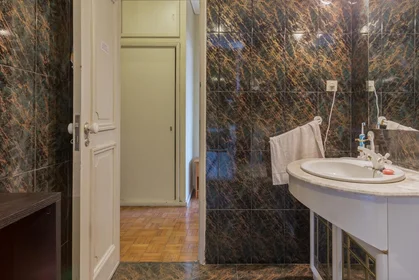 Quarto privado em Rua de Costa Cabral, imagem 16 de 30