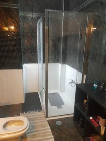 Quarto privado em Rua de Costa Cabral, imagem 17 de 30
