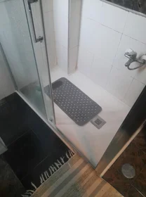 Quarto privado em Rua de Costa Cabral, imagem 19 de 30
