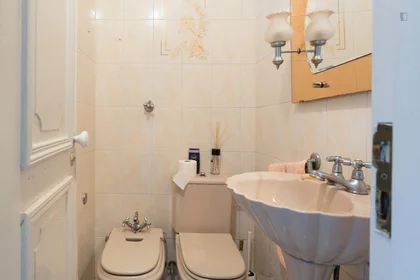 Quarto privado em Rua de Costa Cabral, imagem 20 de 30