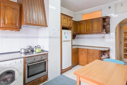 Quarto privado em Rua de Costa Cabral, imagem 9 de 30
