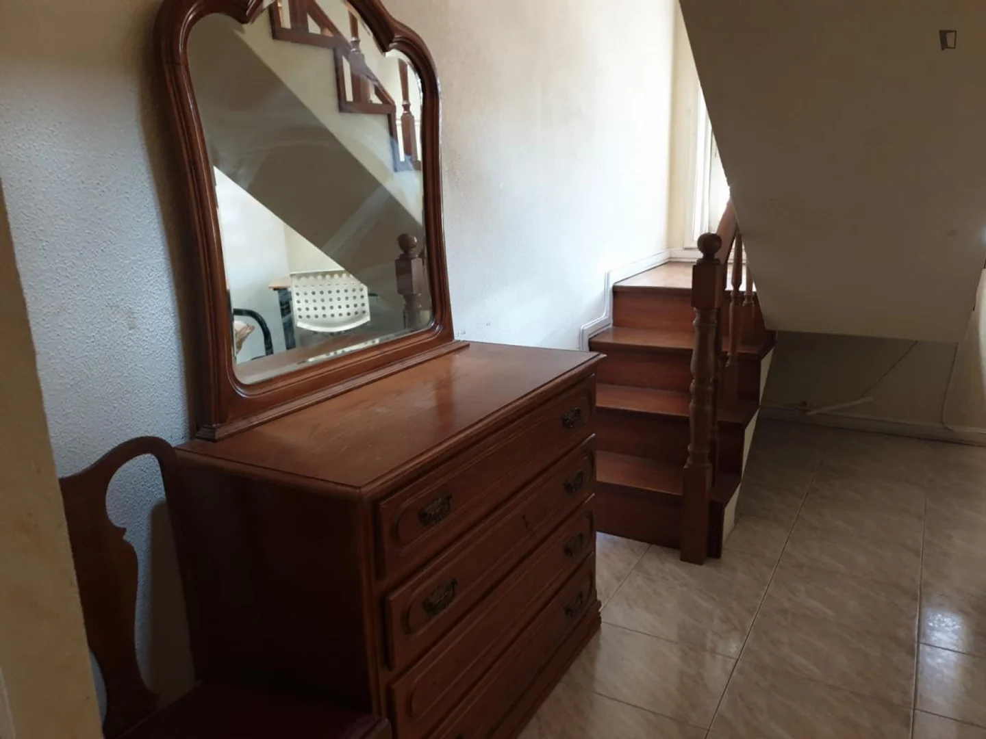 Comfortable and spacious student room in 