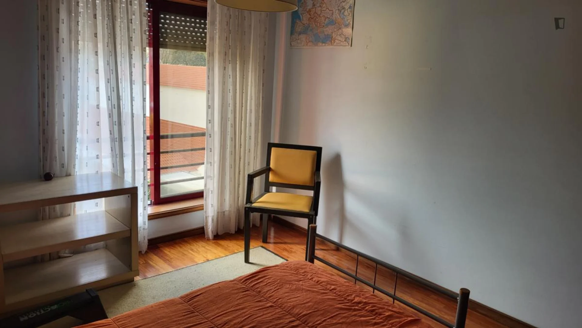 Chambre conviviale pour les étudiants dans  avec des équipements modernes