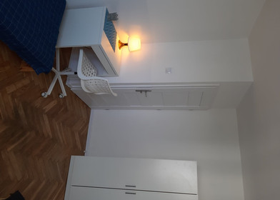 Stanza in condivisione in un appartamento di 3 camere da letto Varsavia