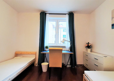 Habitación compartida en apartamento de 3 dormitorios Varsovia
