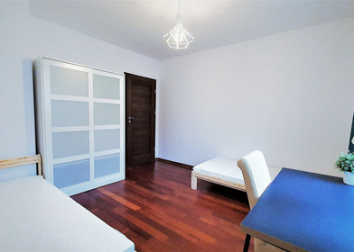 Habitación compartida en apartamento de 3 dormitorios Varsovia