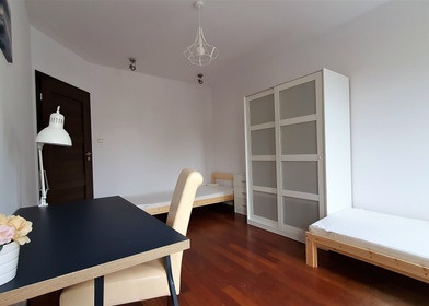 Habitación compartida con escritorio en Varsovia