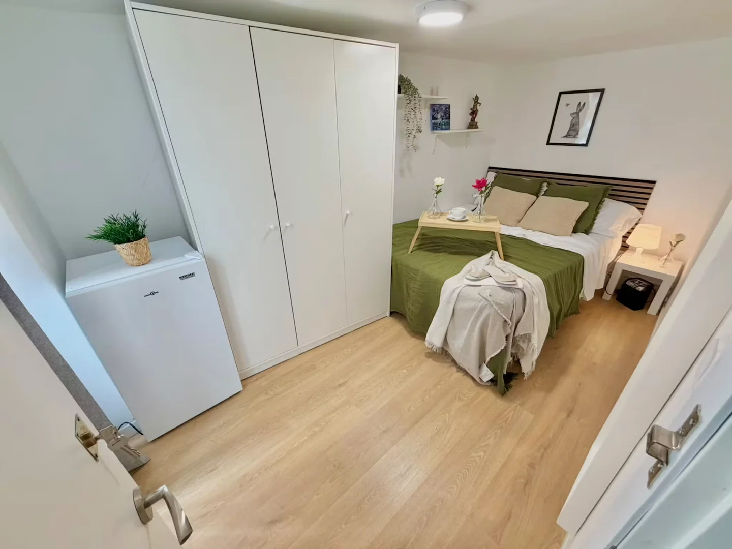 Zimmer in Studentenwohnung in zu vermieten, voll möbliert