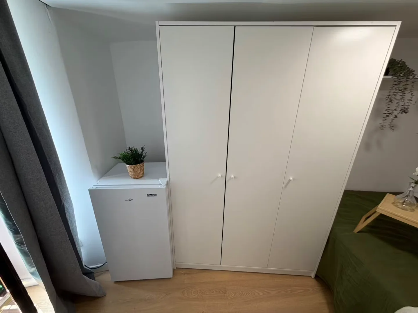 Zimmer in Studentenwohnung in zu vermieten, voll möbliert