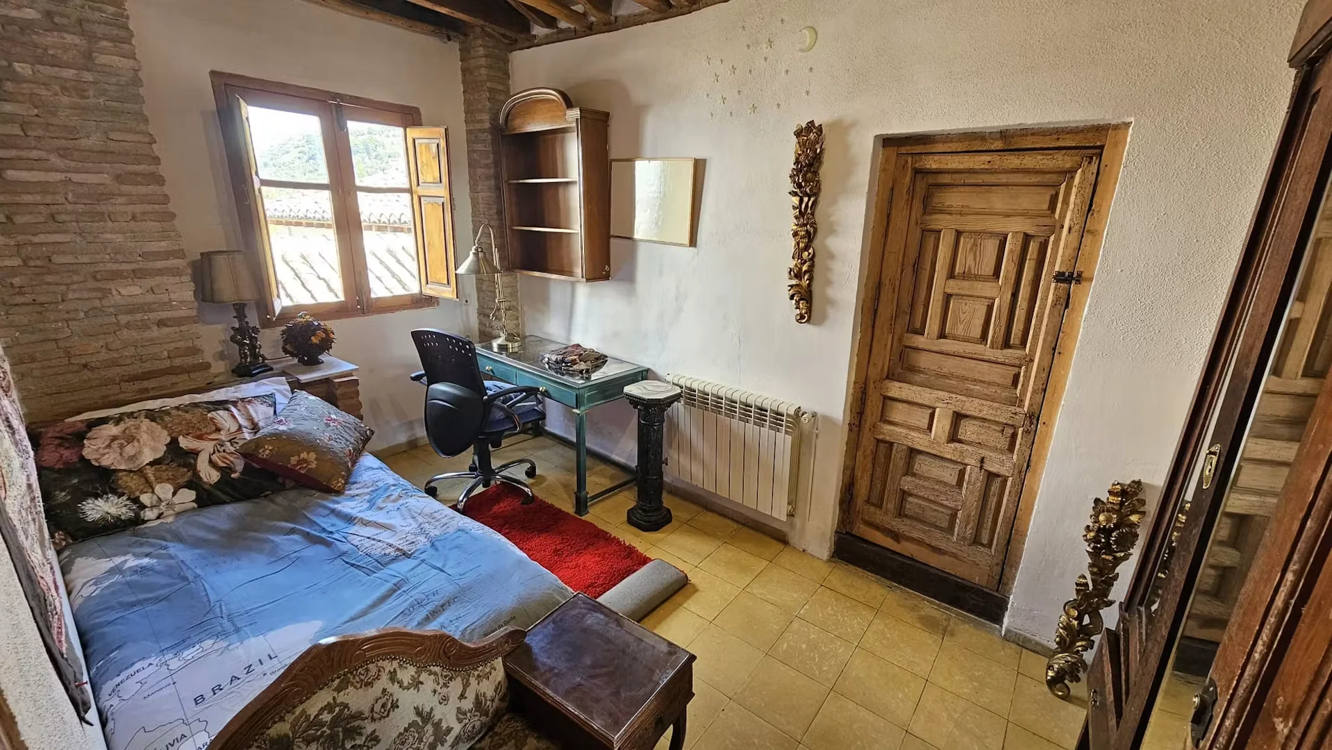 Room for rent in student apartment in , fully furnished