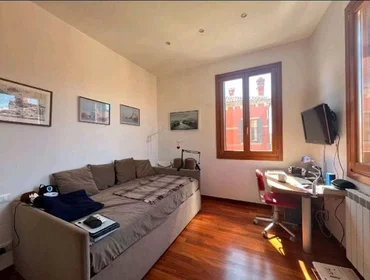 Entire apartment at Calle dei Frati, Giudecca, image 9 of 10