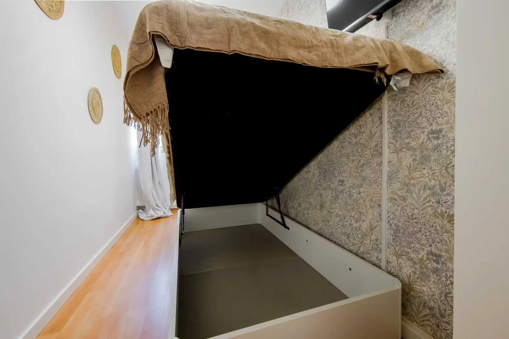 Budget-friendly student room close to campus in 