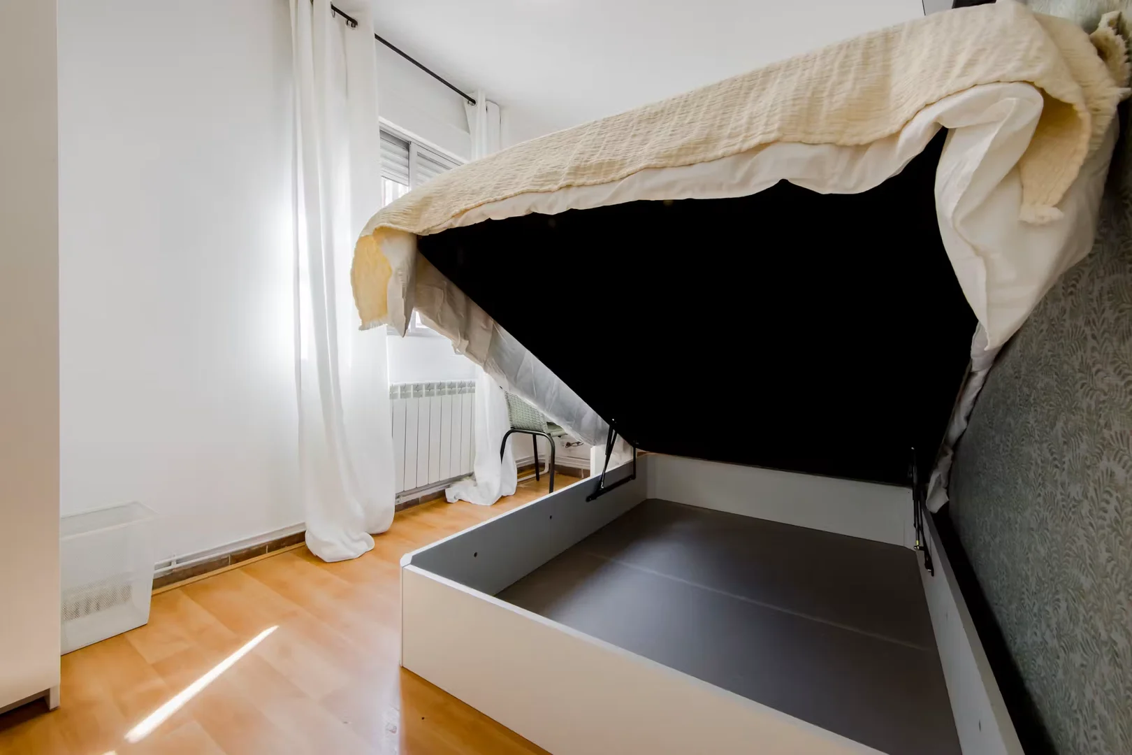 Quarto de estudante económico com localização conveniente em 