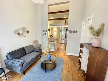 Appartamento intero in Rue du Gouvernement Provisoire, Notre-Dame aux Neiges, immagine 2 di 10