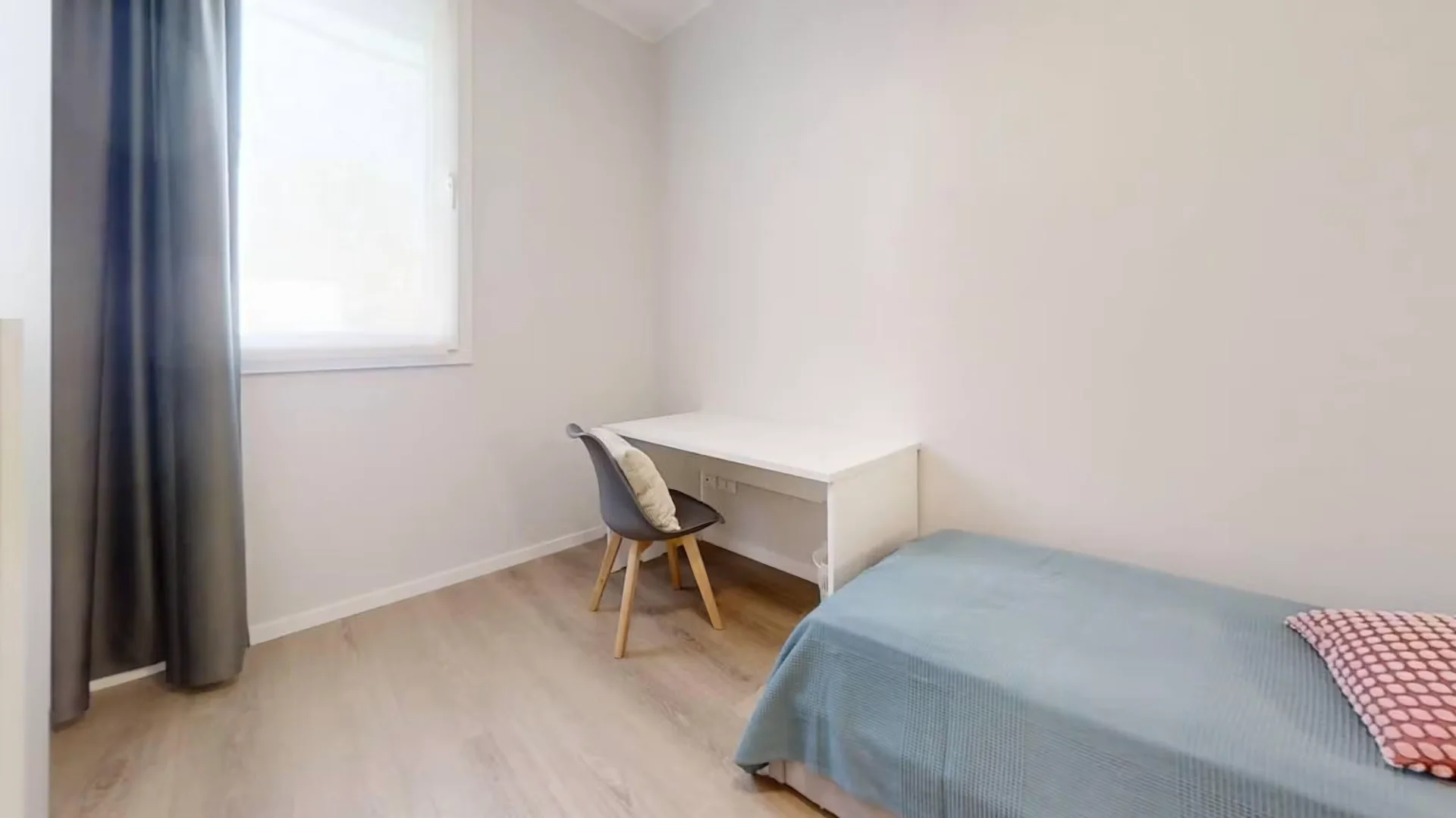 Habitación en apartamento estudiantil en alquiler en , completamente amueblado