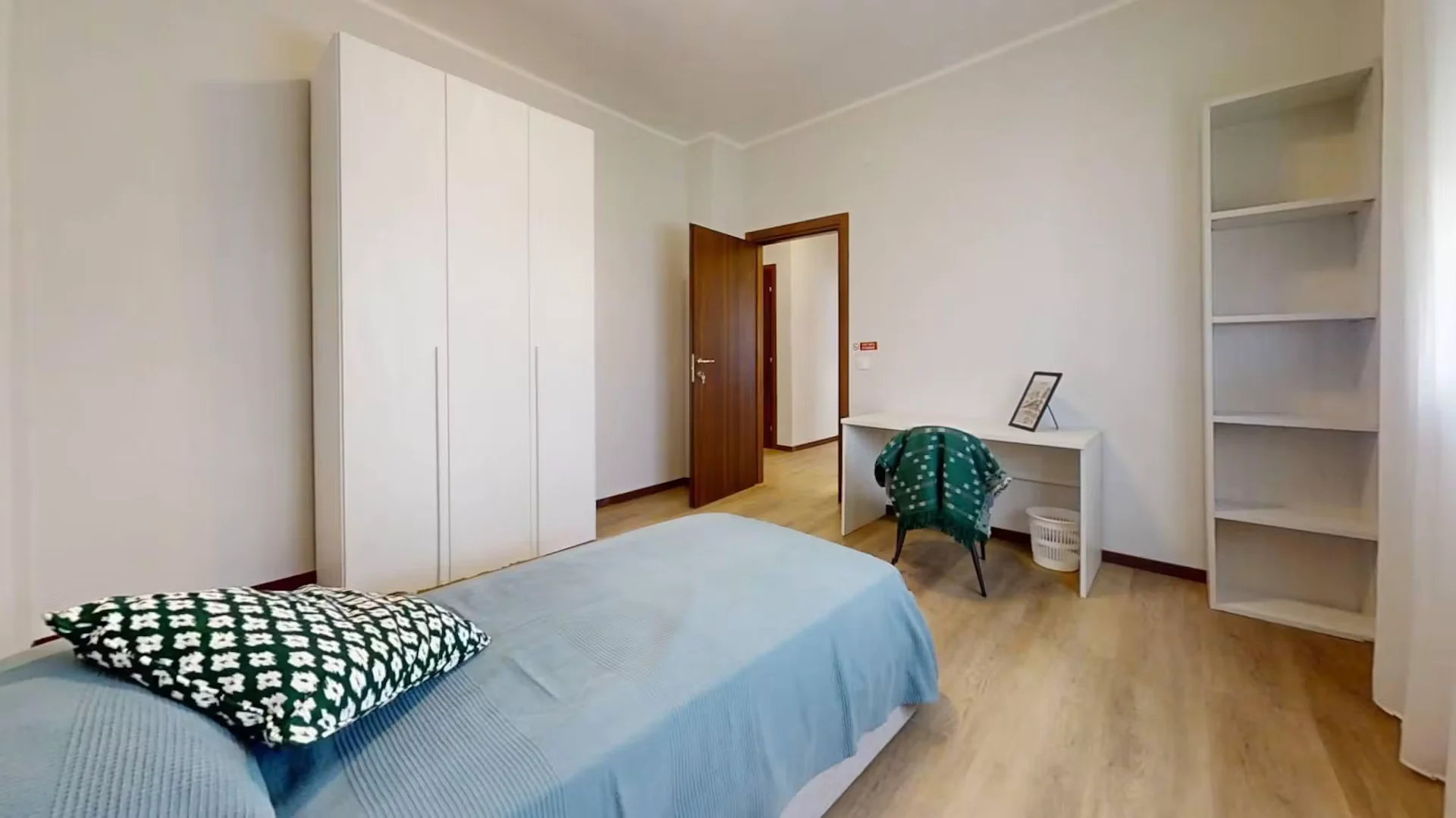 Habitación para estudiantes en  con área de estudio y facilidades compartidas