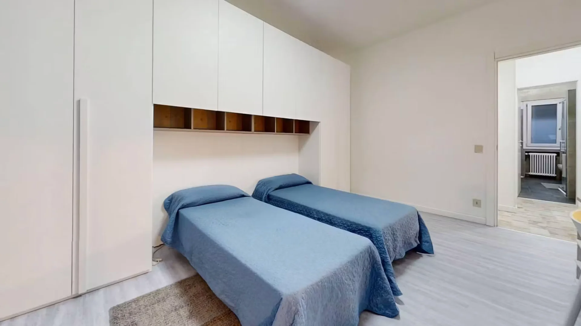 Bright and airy student room with easy university access in 