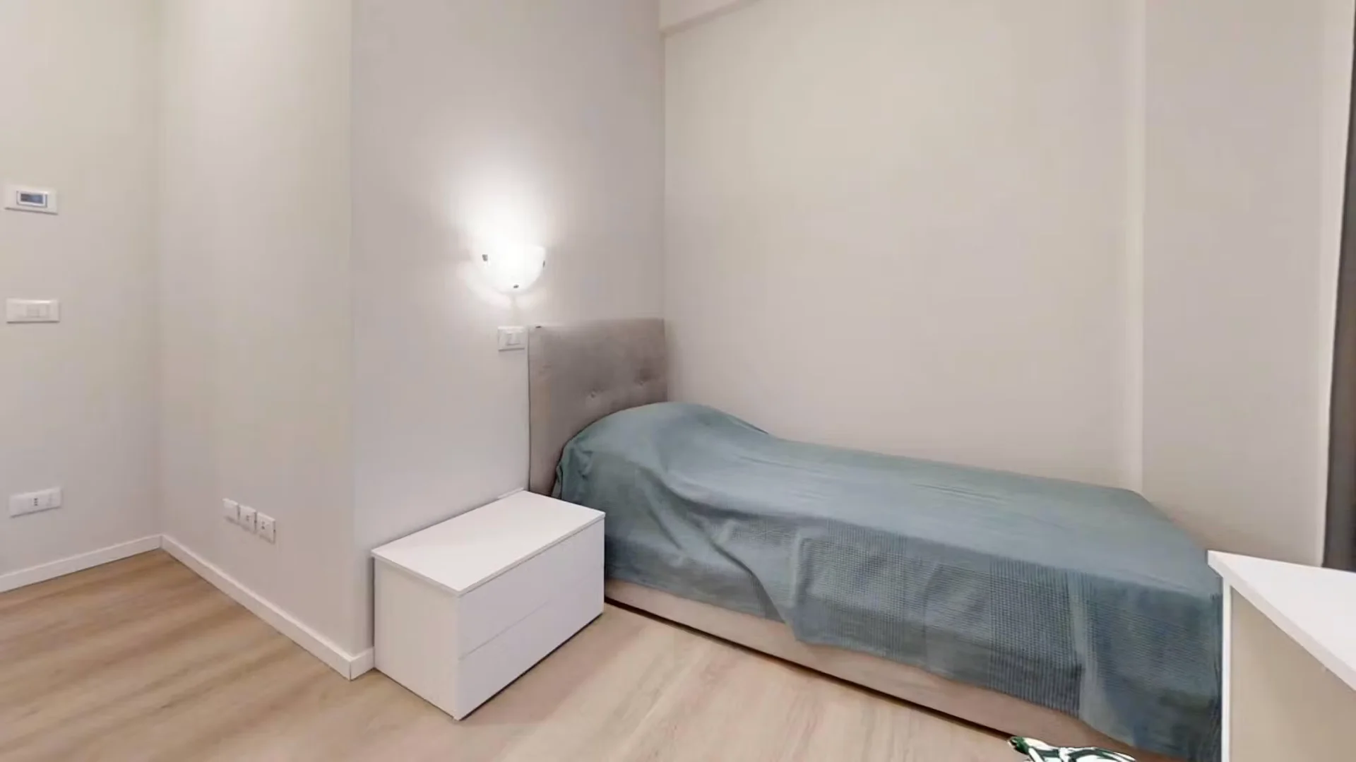 Student-friendly room in  with modern amenities