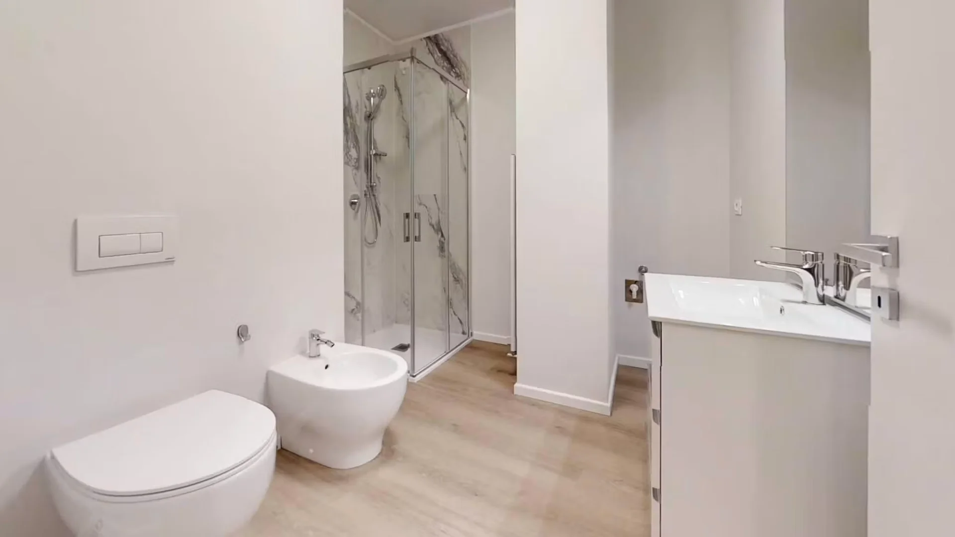 Economical student room with convenient location in 