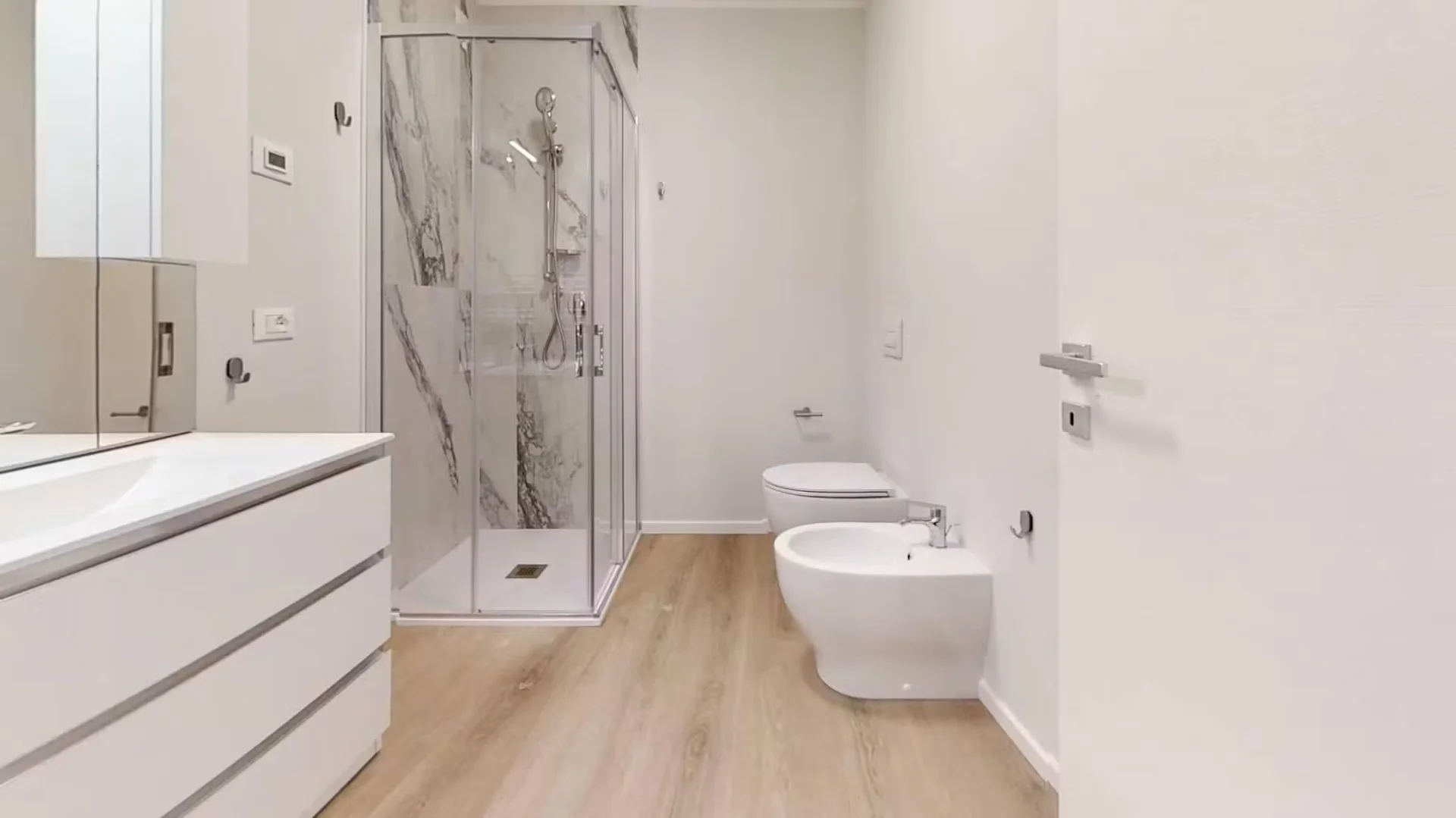 Room for rent in student apartment in , fully furnished