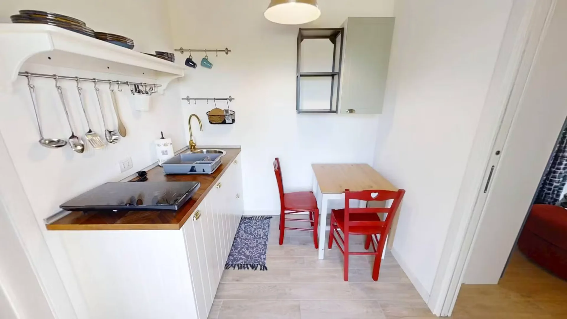 Habitación estudiantil amplia y cómoda en 