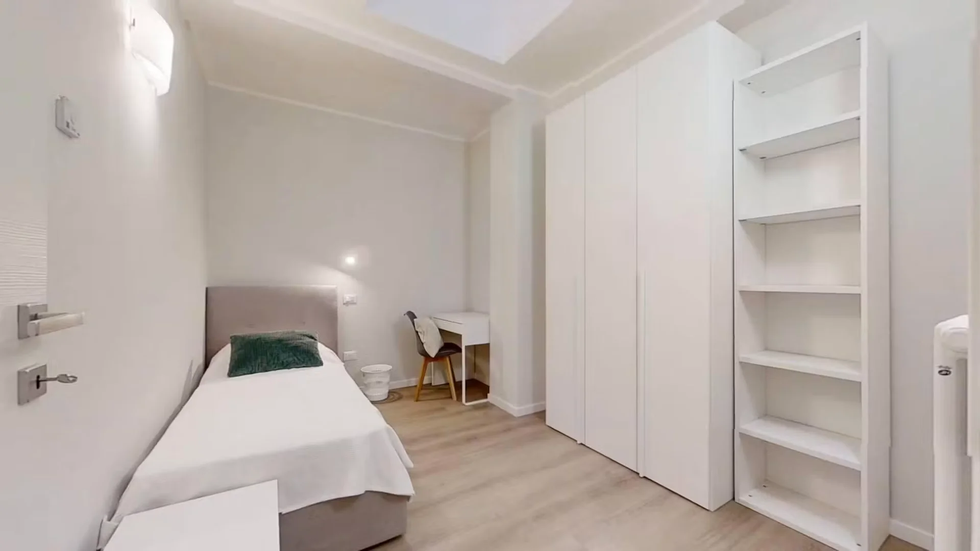 Economical student room with convenient location in 