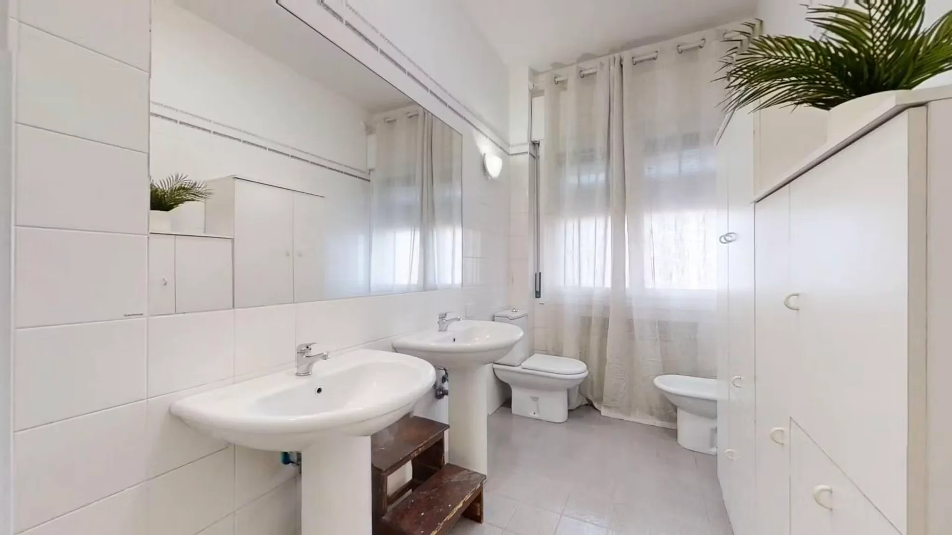 Comfortable and spacious student room in 