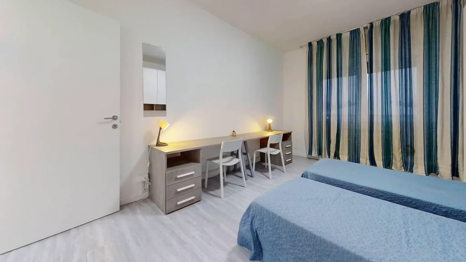 Habitación en apartamento estudiantil en alquiler en , completamente amueblado