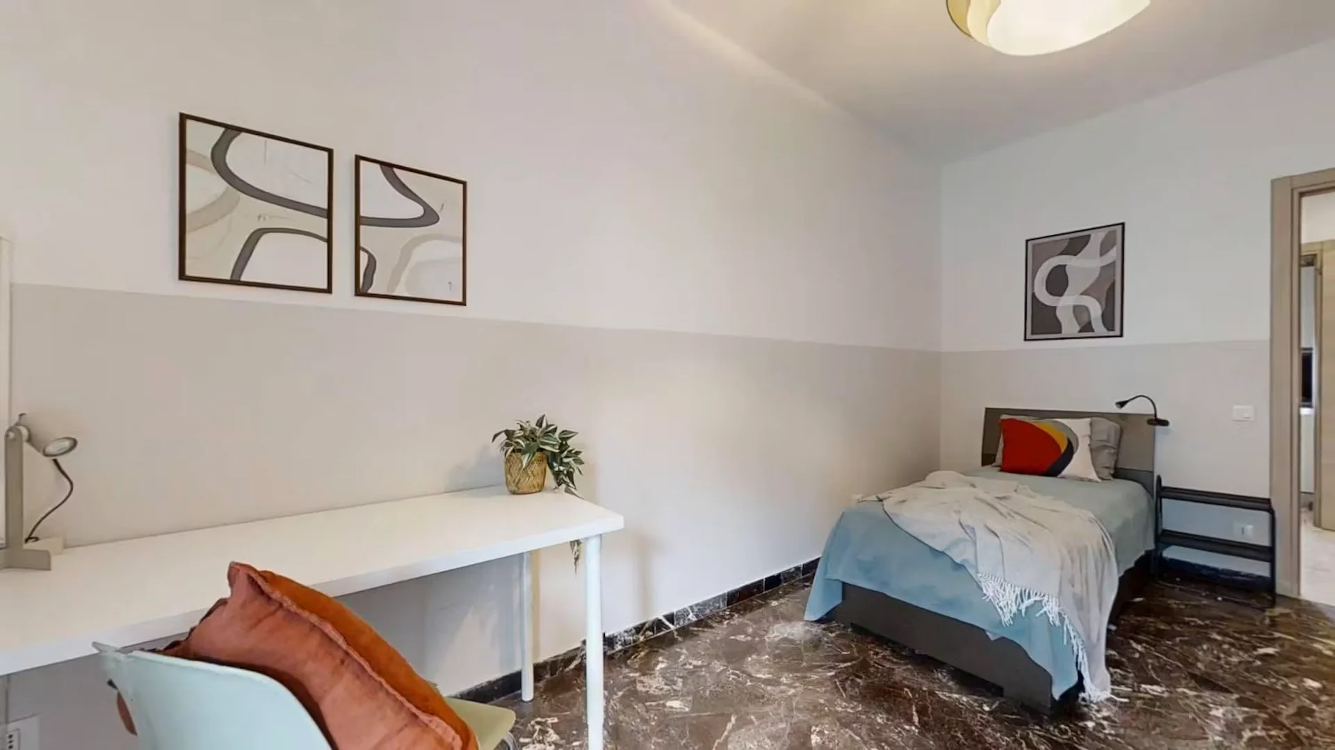 Studentenfreundliches Zimmer in mit modernen Annehmlichkeiten