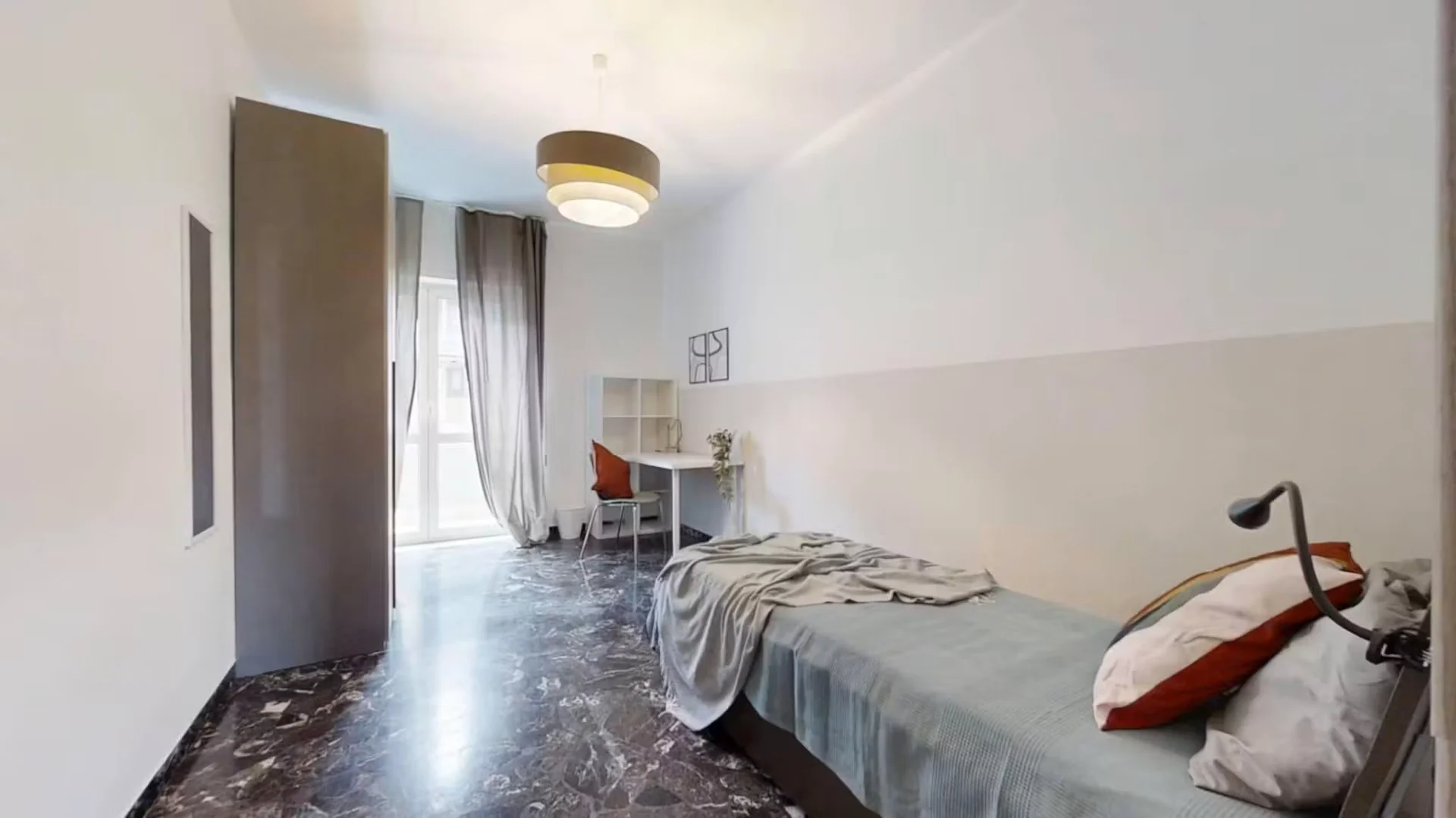 Komfortables und geräumiges Studentenzimmer in