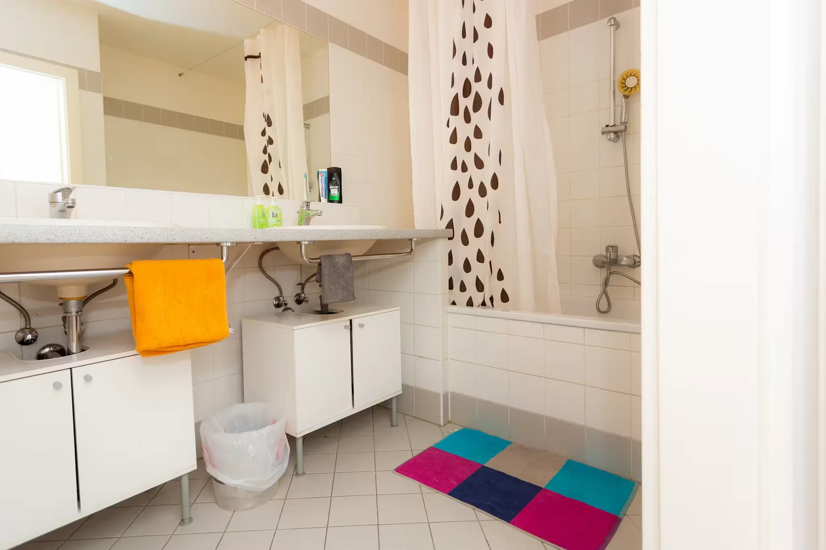 Student-friendly room in with modern amenities