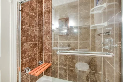 Dairenin tamamı konumu Burke Street Southeast, Barney Circle, 9 10 görüntüsü