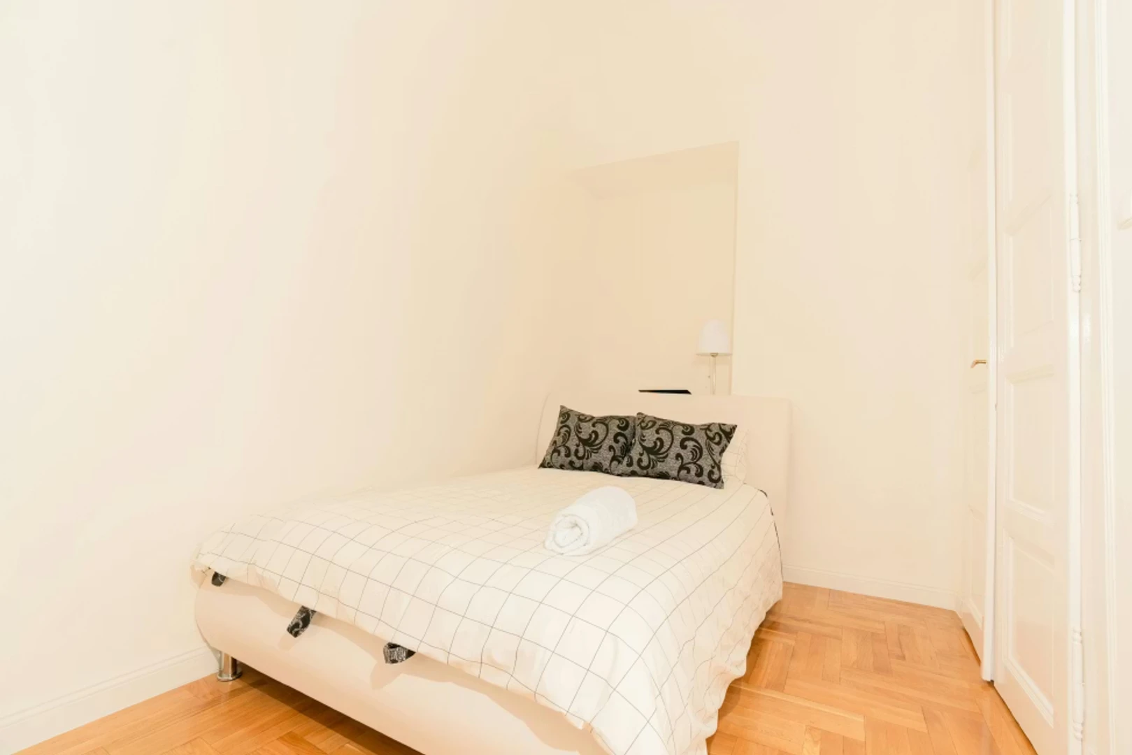 Cozy room for students available in 