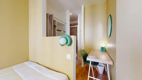 Chambre privée à 19 Rue Pierre Albrand, image 12 de 17