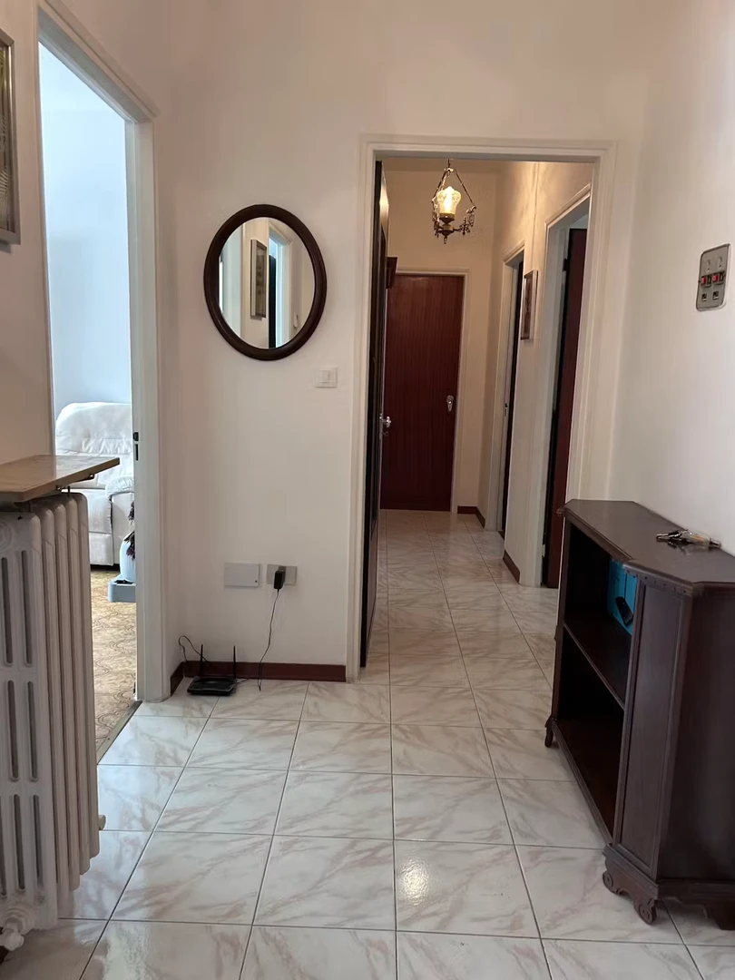 Habitación para estudiantes en  con área de estudio y facilidades compartidas