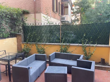 Stanza privata in Via Maria Gaetana Agnesi, San Vitale, immagine 1 di 7