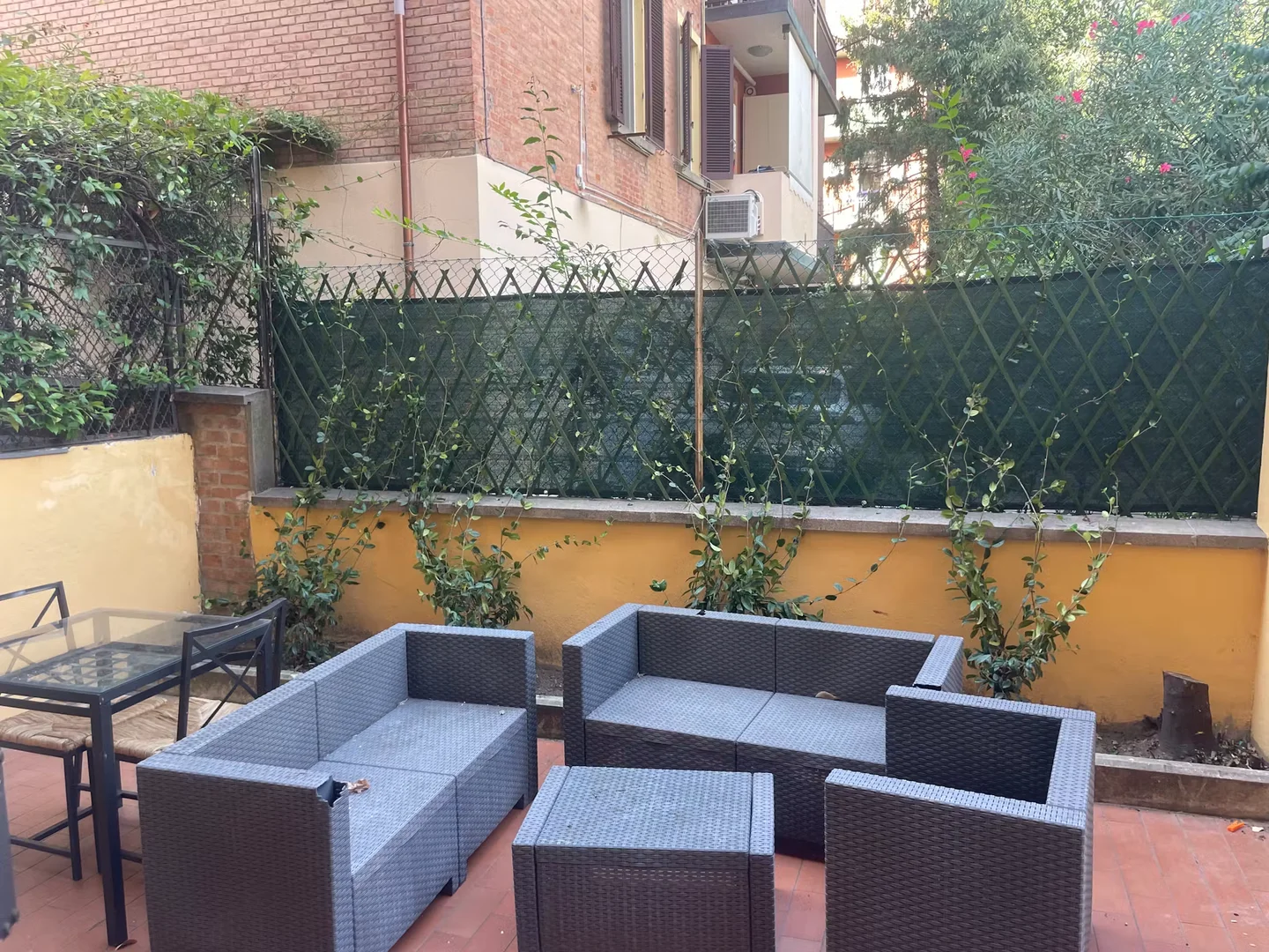 Confortevole e spaziosa stanza per studenti in