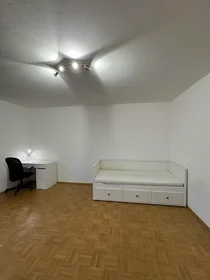 Habitación privada en Maximilianstraße, Augsburg-Innenstadt, imagen 1 de 5