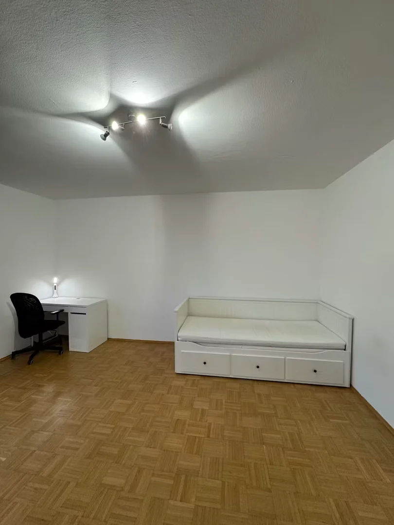 Habitación estudiantil económica con ubicación conveniente en 