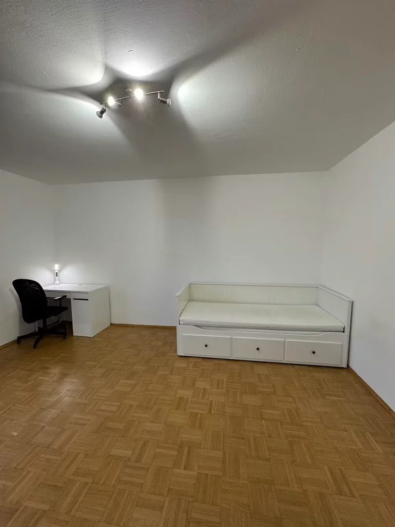 Habitación en apartamento estudiantil en alquiler en , completamente amueblado