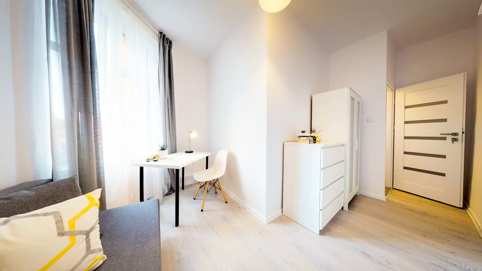 Zimmer in Studentenwohnung in  zu vermieten, voll möbliert