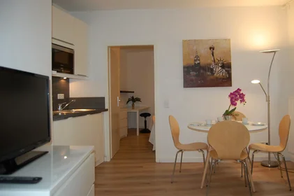 Apartamento inteiro em Bismarckstraße, Innenstadt, imagem 5 de 10
