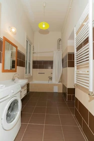 Quarto privado em Kazinczy u. 5, imagem 13 de 15